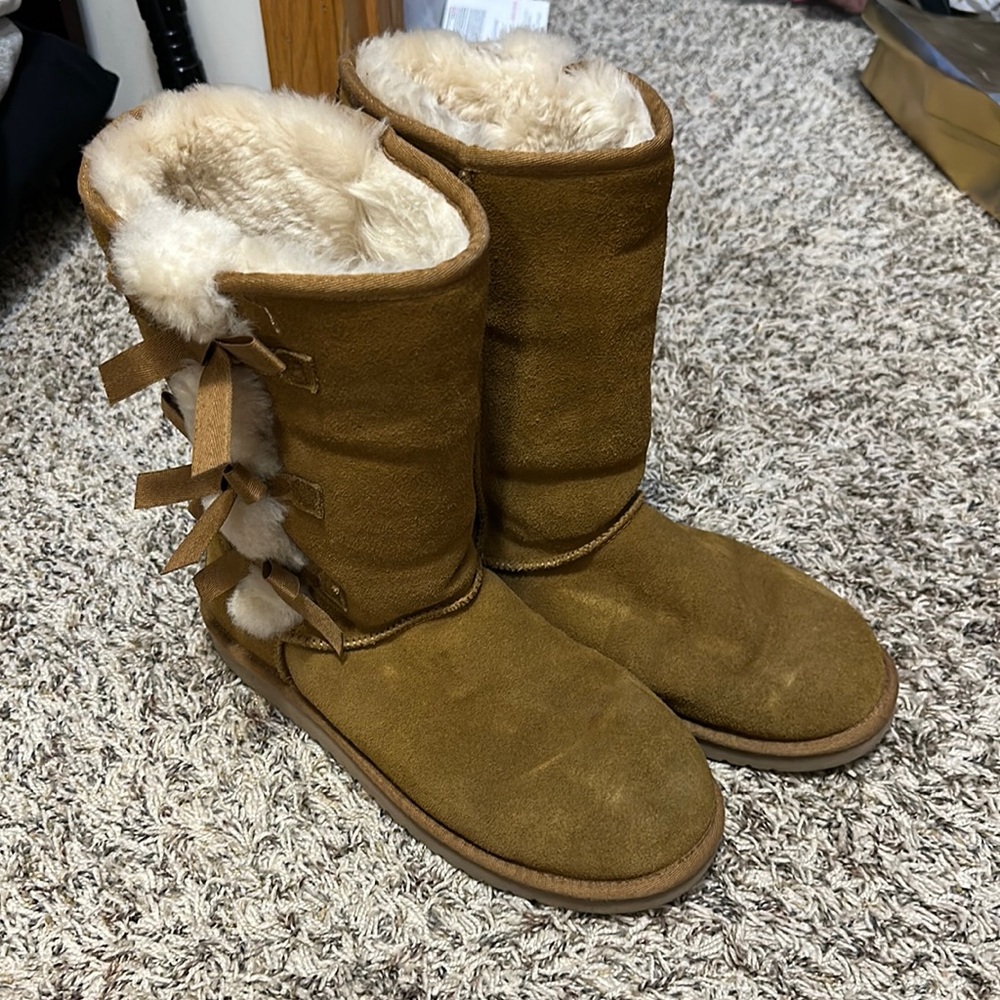 Chestnut tall uggs with bows